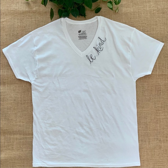 Be kind tee - Picture 3 of 3